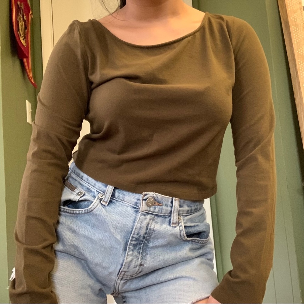 Olive green cropped long sleeve top